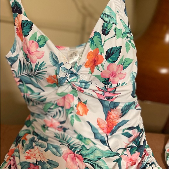 Tommy Bahama Tropi-Calling tankini and twist in high waist bikini bottoms - Picture 2 of 7